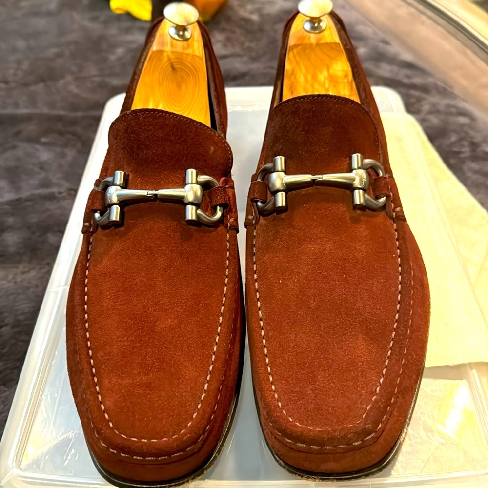 Maroon suede size 12D men’s Ferragamo loafer mint condition. Shoe only worn once